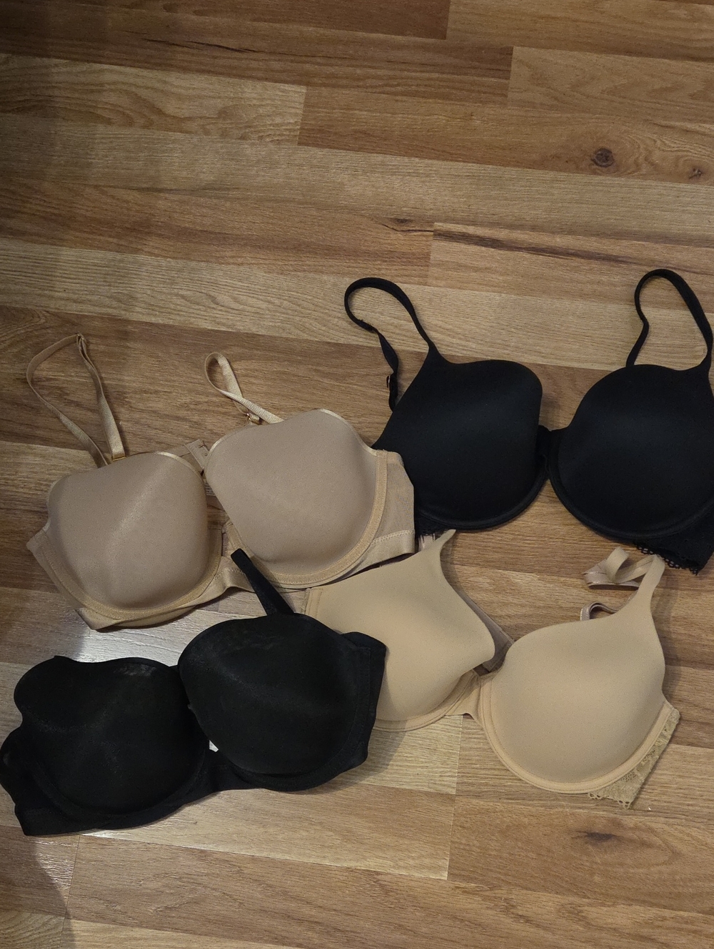❗️SALE❗️Four SOMA Bras